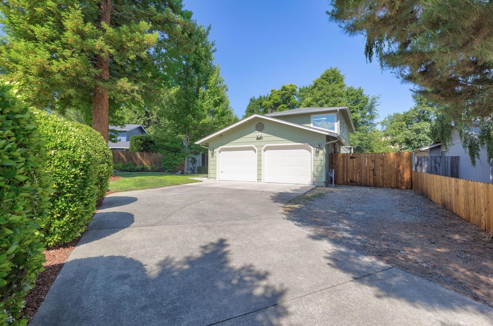 1605 NW Prospect Ave, Grants Pass, OR 97526 - photo 1