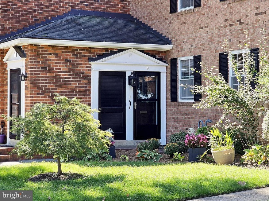 9 Horseshoe Curve, Henrico, VA 23228 - photo 1