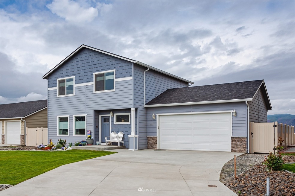 2227 S Mystical Loop, East Wenatchee, WA 98802 - photo 1