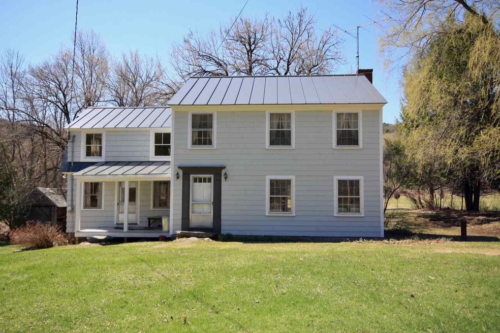 8696 Pomfret Rd, Pomfret, VT 05084 - photo 1