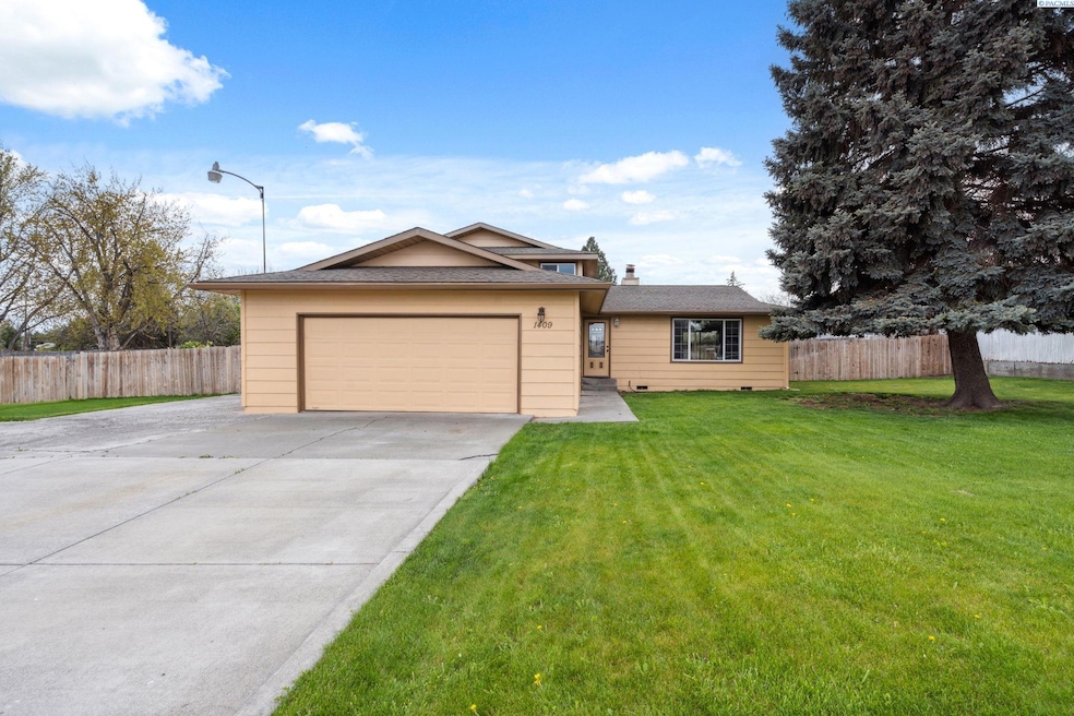 1409 W 27th Ave, Kennewick, WA 99337 - photo 1