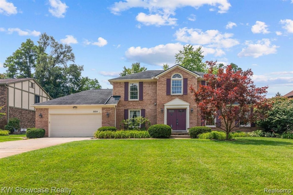 2824 Hunter Heights Dr, West Bloomfield, MI 48324 - photo 1
