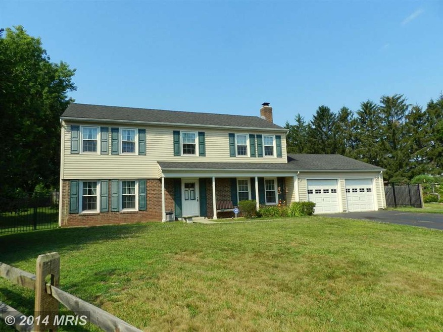 17408 Chiswell Rd, Poolesville, MD 20837 - photo 1