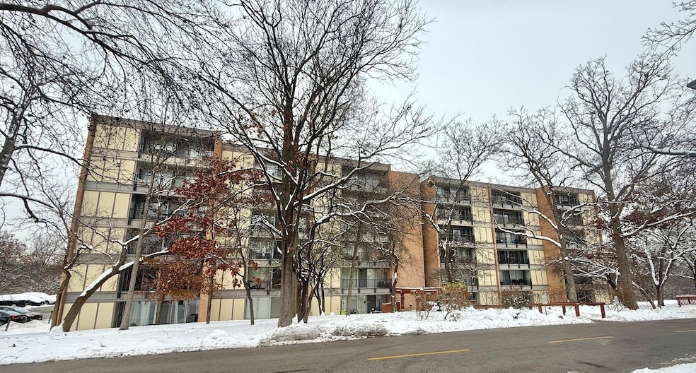 6010 Oakwood Dr unit 5D, Lisle, IL 60532 - photo 1