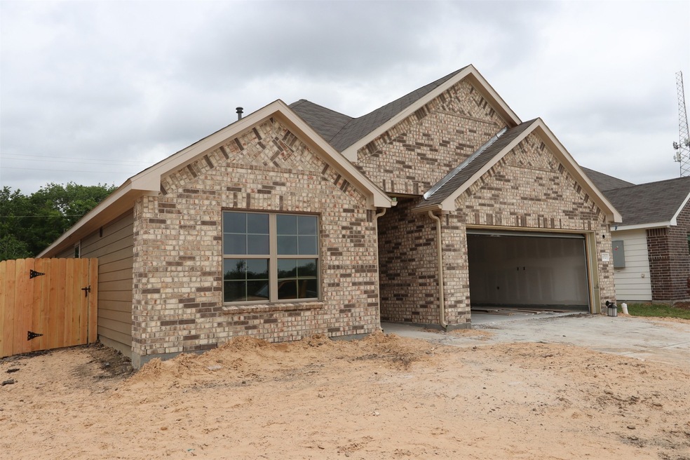 1172 Filly Creek Dr, Alvin, TX 77511 - photo 1