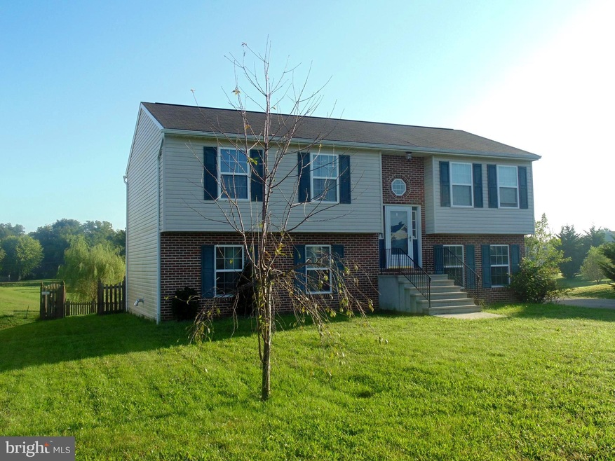 755 Rutherford Dr, Greencastle, PA 17225 - photo 1