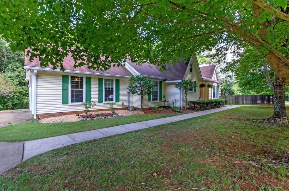 Welcome to 306 Dorris Ct in the beautiful community of Country Homes!