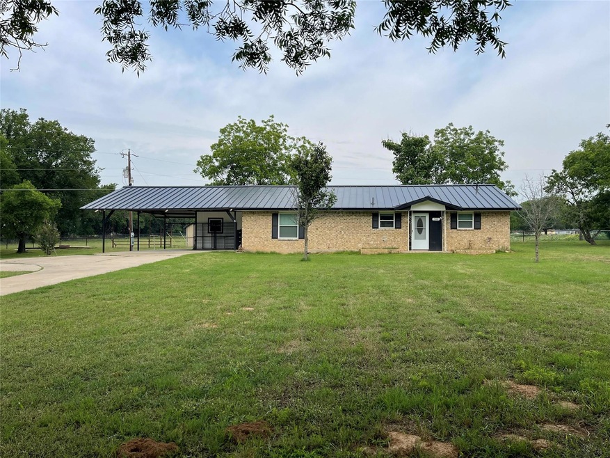 540 W Browder Cir, Azle, TX 76020 - photo 1