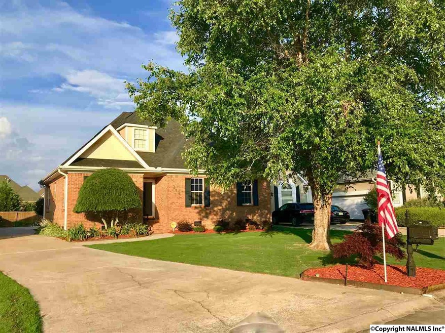 316 Lakepoint Dr, Gadsden, AL 35901 - photo 1