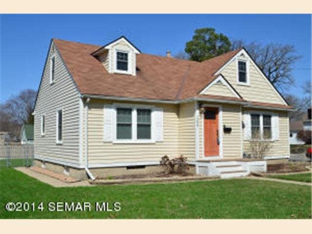 1306 4th St SW, Austin, MN 55912 - photo 1