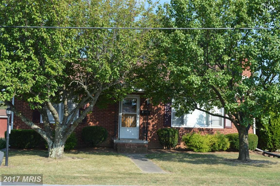 315 Royal Ave, Strasburg, VA 22657 - photo 1