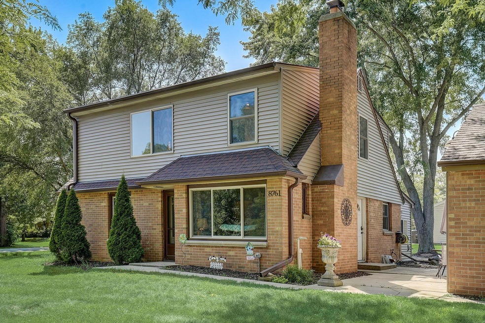 5-web-or-mls-S 99th St-005