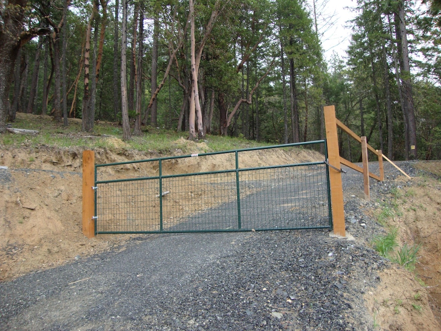 36510 Ditch Creek Rd, Rogue River, OR 97537 - photo 1