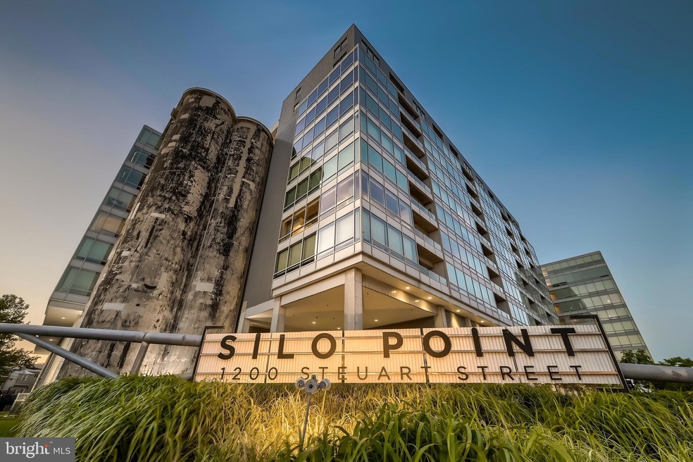 Silo Point unit 921, Baltimore, MD 21230 - photo 1