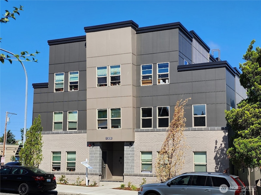 For Sale $4,995,000 • Co-Listing Agent