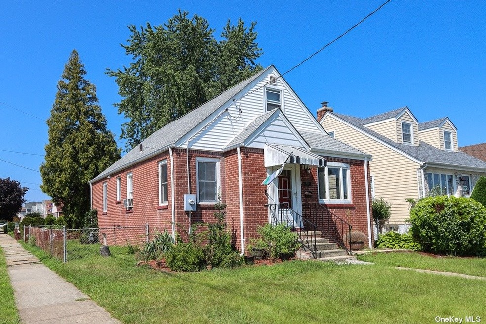 103 Sheridan Blvd, Mineola, NY 11501 - photo 1