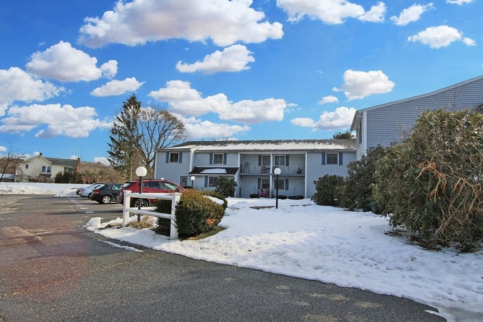 656 High St unit 206, Clinton, MA 01510 - photo 1