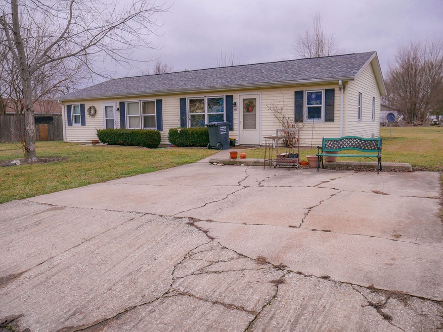 400 S Neal St, Camargo, IL 61919 - photo 1