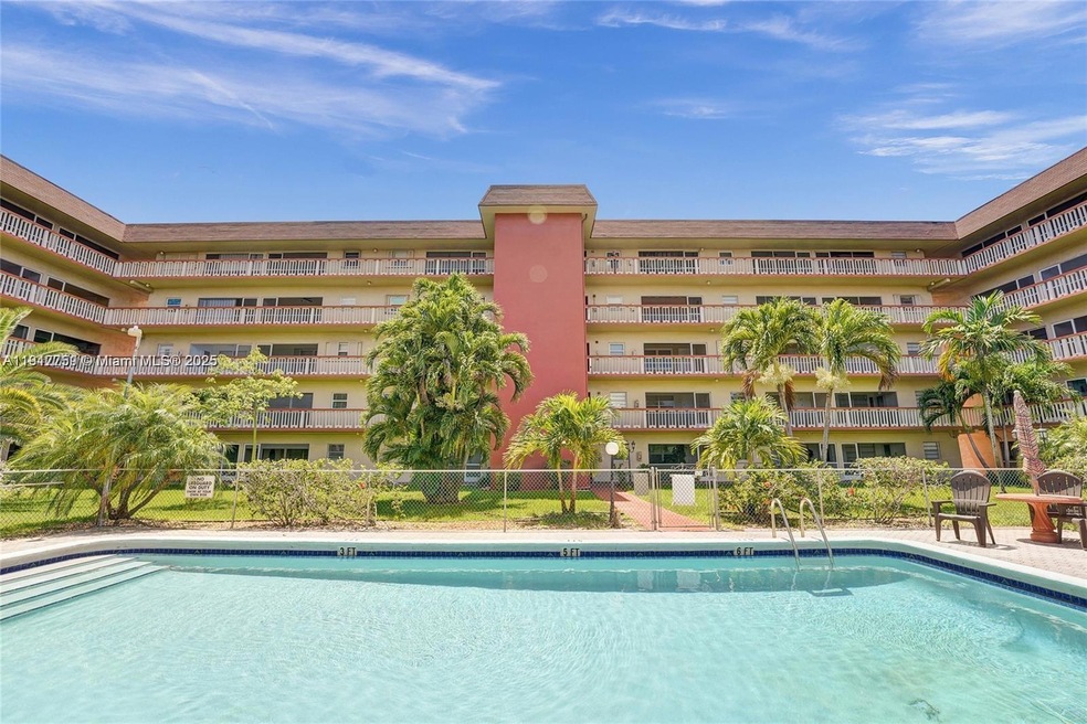 5300 Washington St unit R102, Hollywood, FL 33021 - photo 1