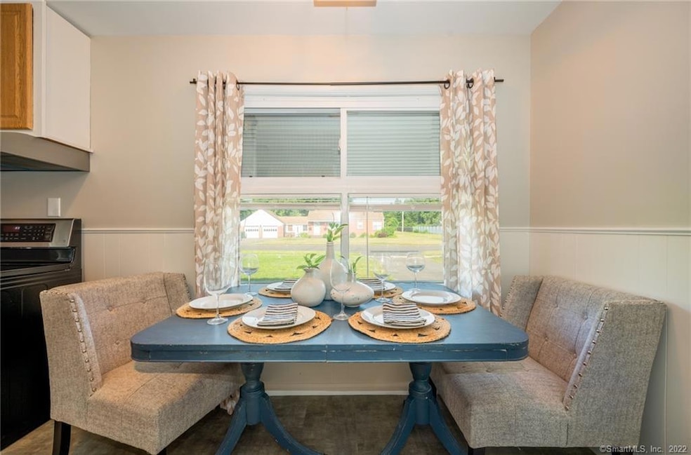 Eat-In Kitchen