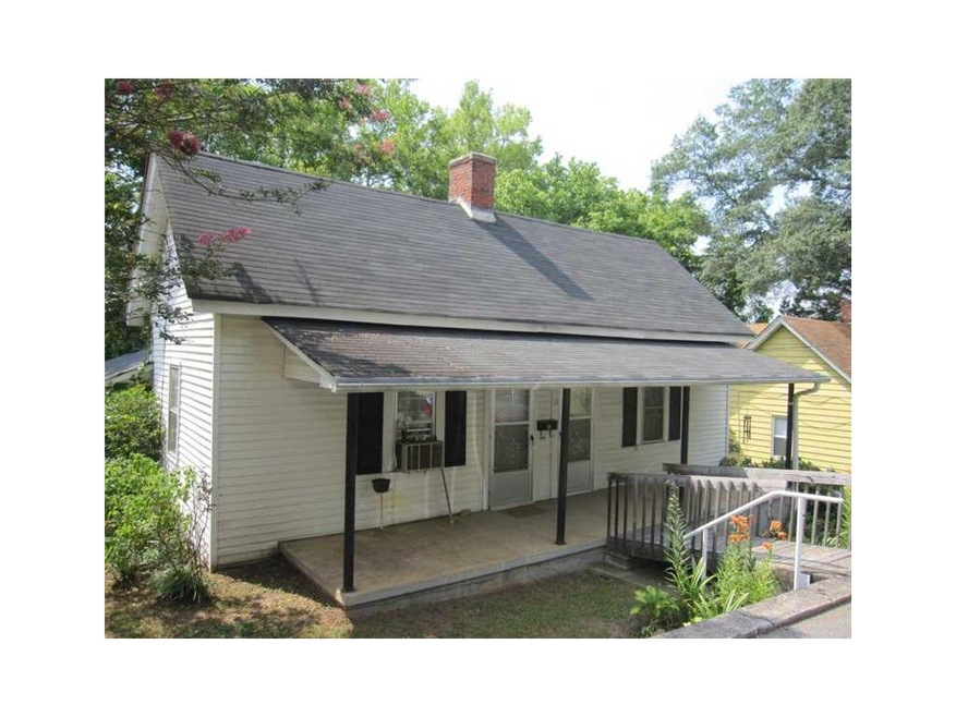 Exterior Front. Cute bungelow!