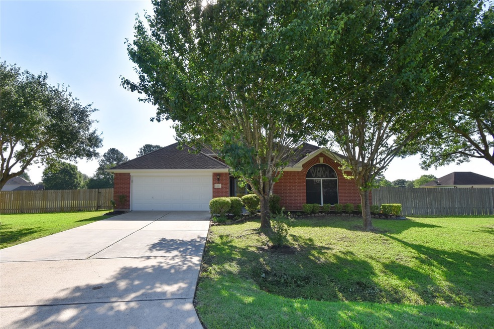 3991 Wildflower Ln, Alvin, TX 77511 - photo 1