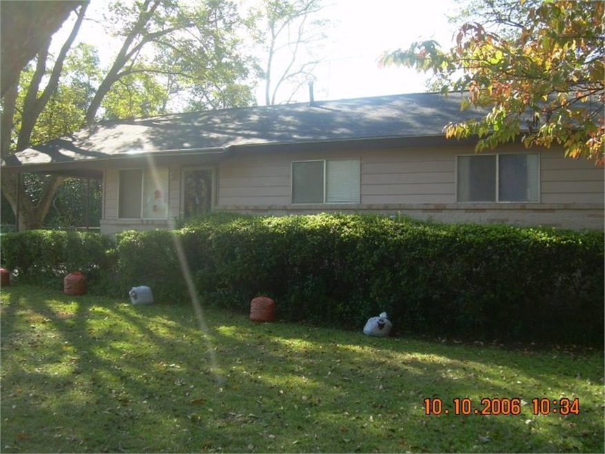 1812 W Highland Ave, Albany, GA 31707 - photo 1