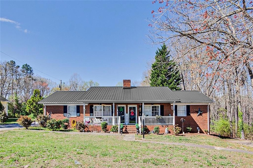 858 Breeze Hill Rd unit A-F, Asheboro, NC 27203 - photo 1