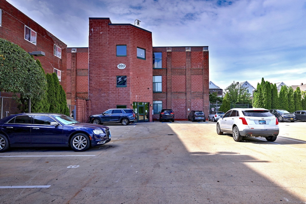 390 Charles St unit 110, Bridgeport, CT 06606 - photo 1