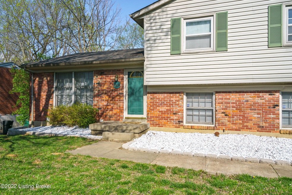 5505 Oakcreek Ln, Louisville, KY 40291 - photo 1