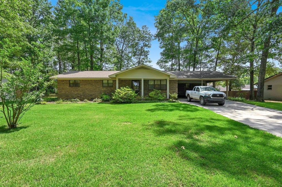 1742 Crestview Dr SW, Cullman, AL 35055 - photo 1