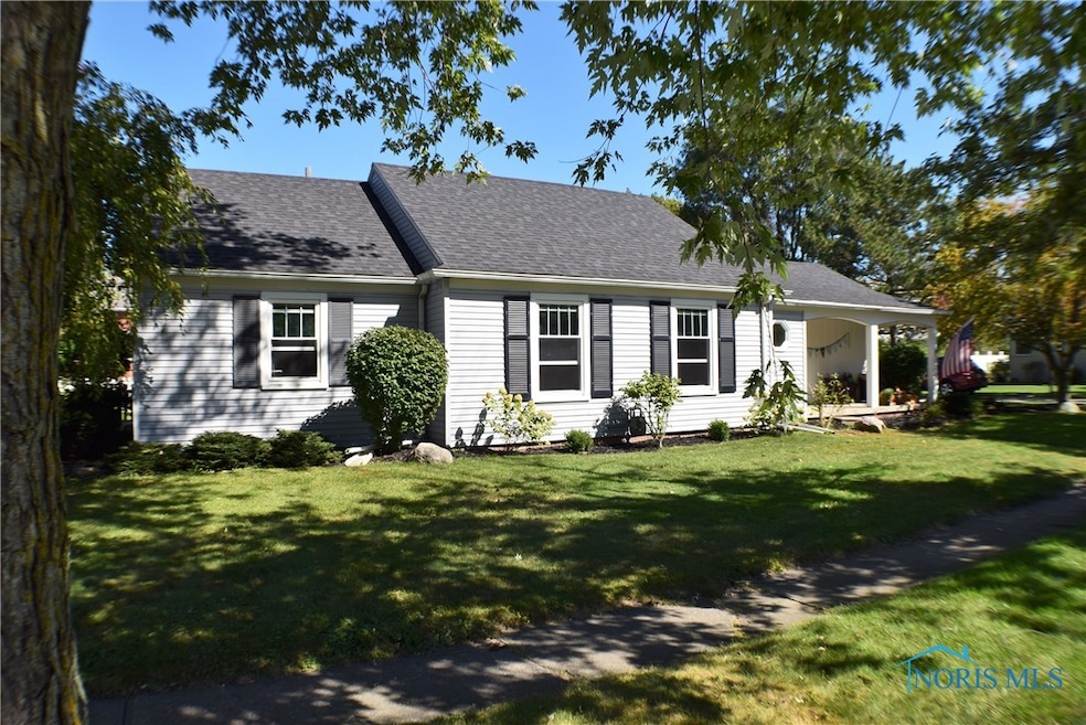 524 W College Ave, Woodville, OH 43469 - photo 1