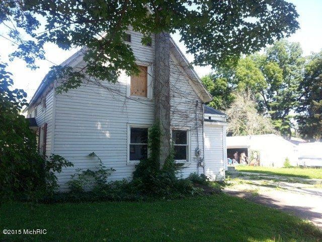 739 Oak St, Niles, MI 49120 - photo 1