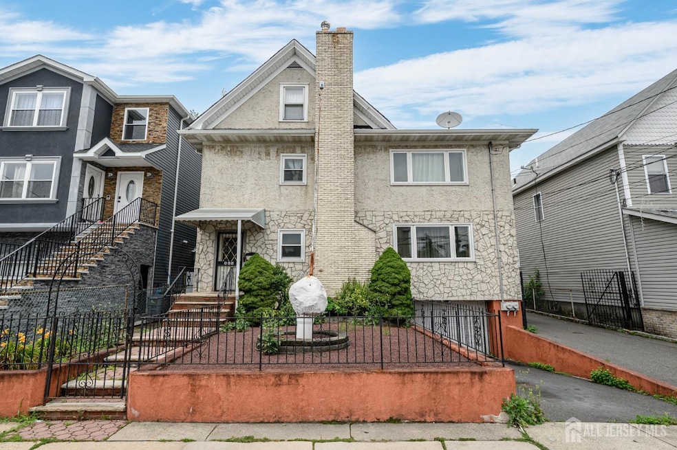 Sold $870,000 • Co-Listing Agent