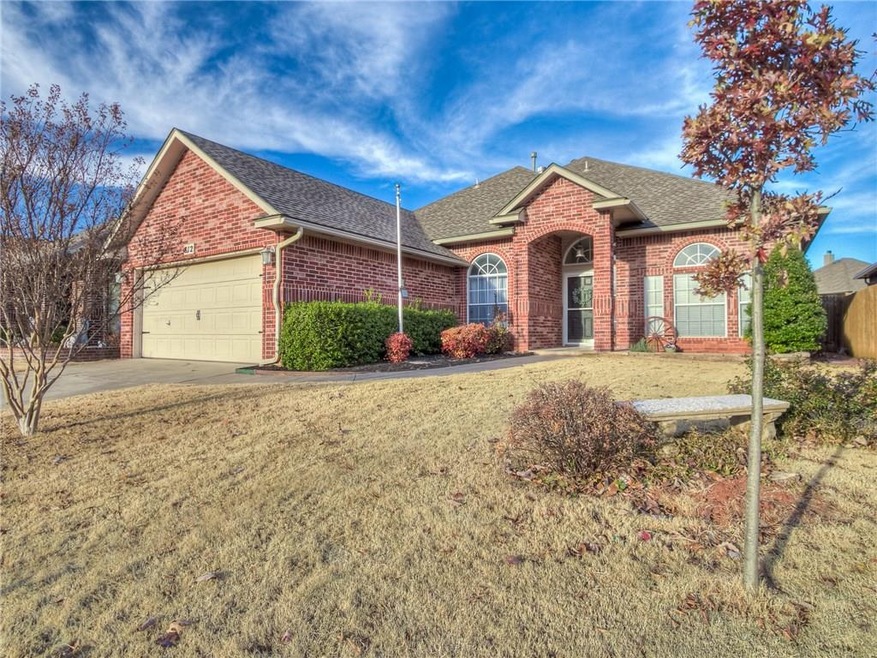 812 Oak Creek Dr, Moore, OK 73160 - photo 1