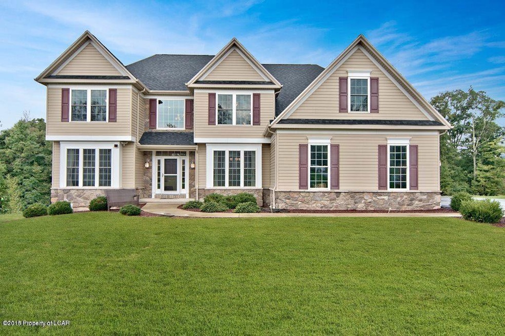 1098 Woodberry Dr, Mountain Top, PA 18707 - photo 1