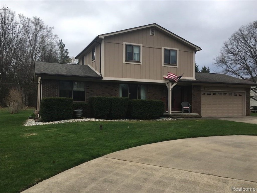 7069 Marco Dr, Waterford, MI 48327 - photo 1