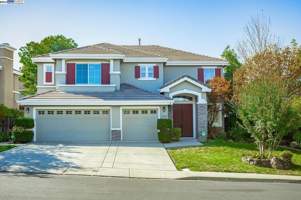 Sold $1,981,000 • Co-Listing Agent