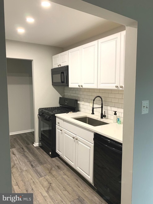 15 Canterbury Square unit 304, Alexandria, VA 22304 - photo 1