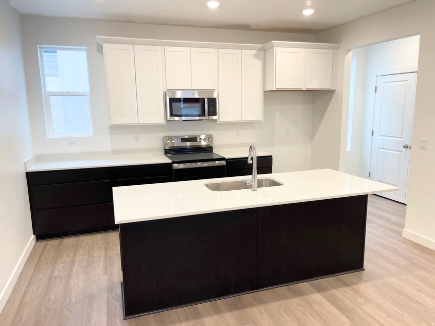 873 Mathilda Dr unit 247, Saratoga Springs, UT 84045 - photo 1