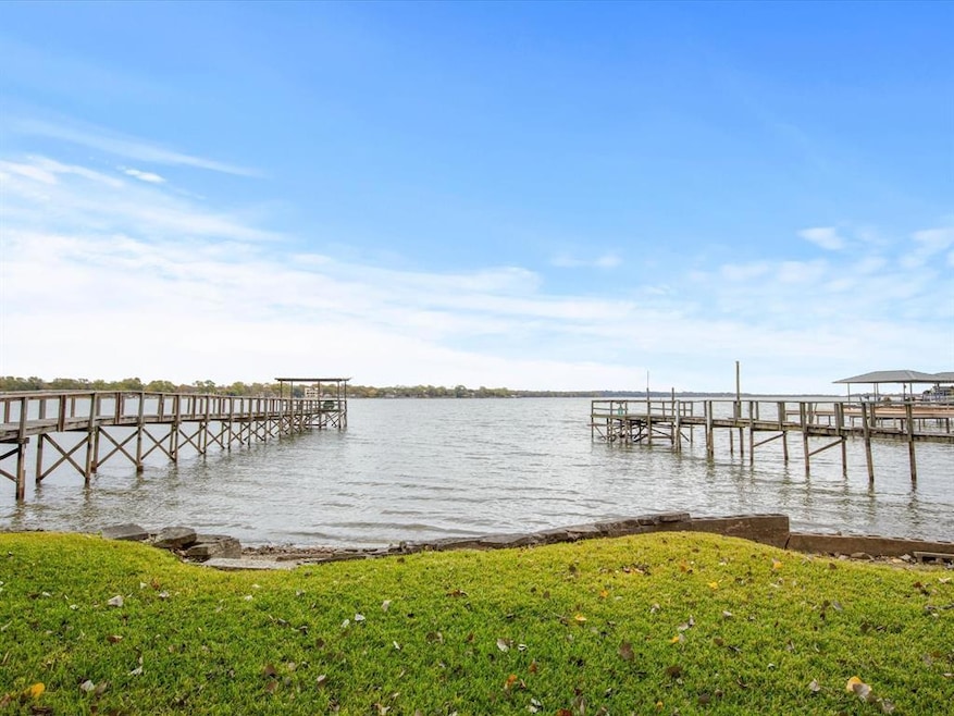 912 W Lake Dr, Weatherford, TX 76087 - photo 1