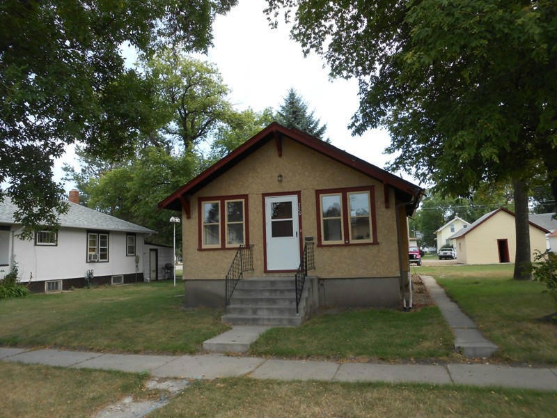 Front of Home<|><|>