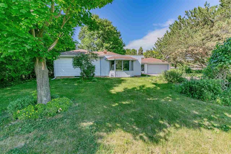 W2716 Emons Rd, Appleton, WI 54915 - photo 1