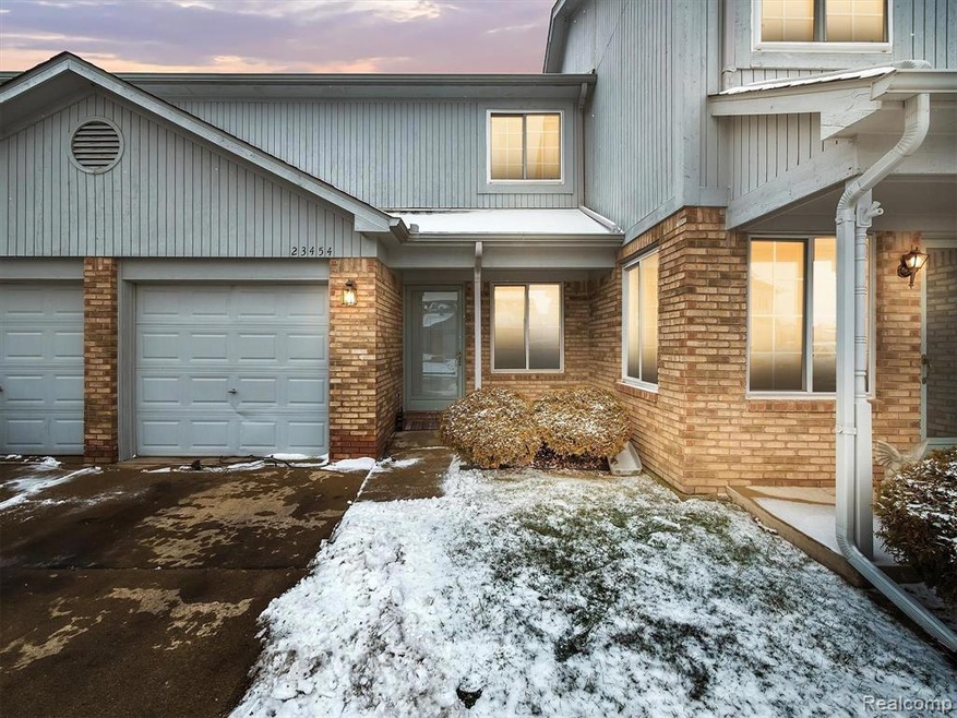 01-23454-Reading-Ct-WindowStill-Real-Estate-Photog