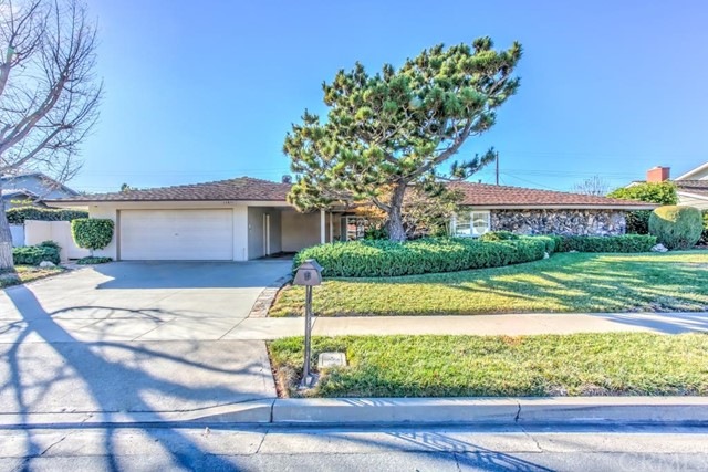 Curbside view of this lovely ranch style home.