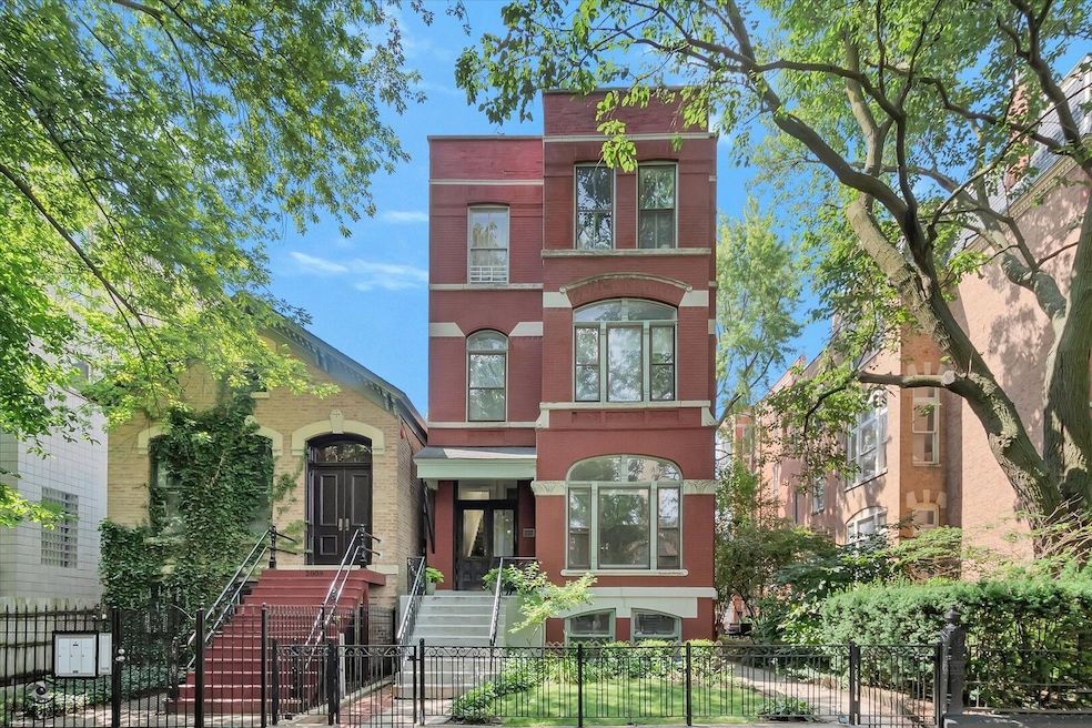 2013 W Evergreen Ave unit 1, Chicago, IL 60622 - photo 1