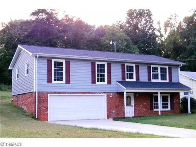 Exterior Front. front of Rosecrest, new roof, updated windows and garage doors!