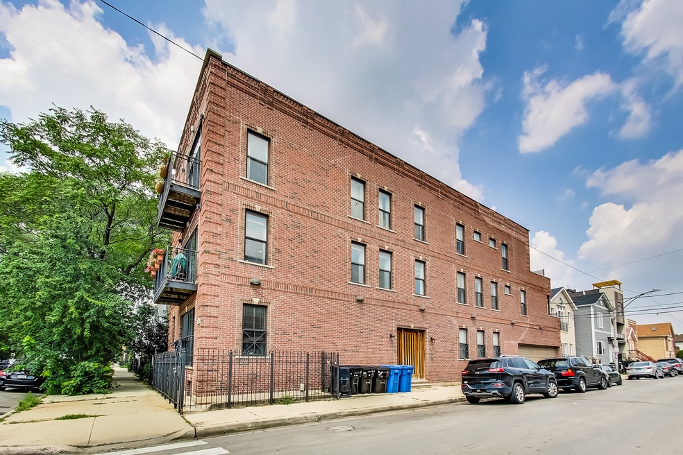 1226 W Huron St unit 201, Chicago, IL 60642 - photo 1