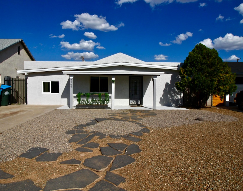 2209 N 21st Place, Phoenix, AZ 85006 - photo 1