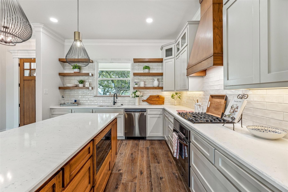 161 Helton Dr, Granbury, TX 76049 - photo 1